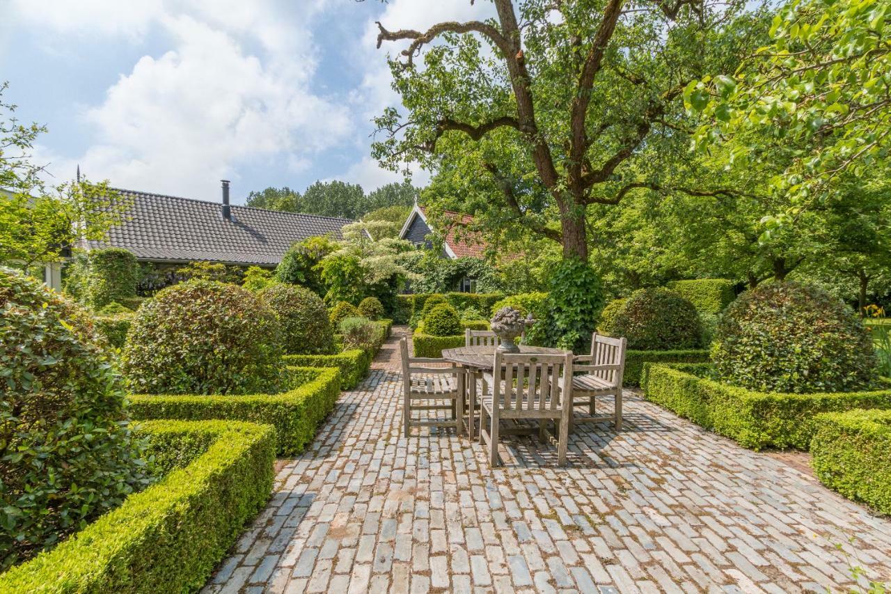 Bed and Breakfast Bij Janneke Sleeuwijk Esterno foto
